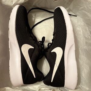 Nike Tanjun Running Shoe Black Wmns Size 8.5